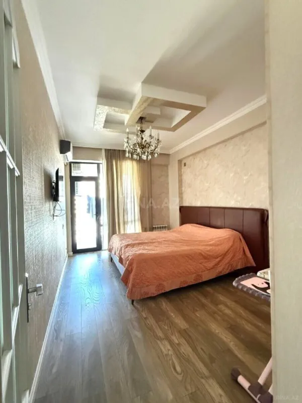 Satılır 4 otaqlı mənzil 165 m²