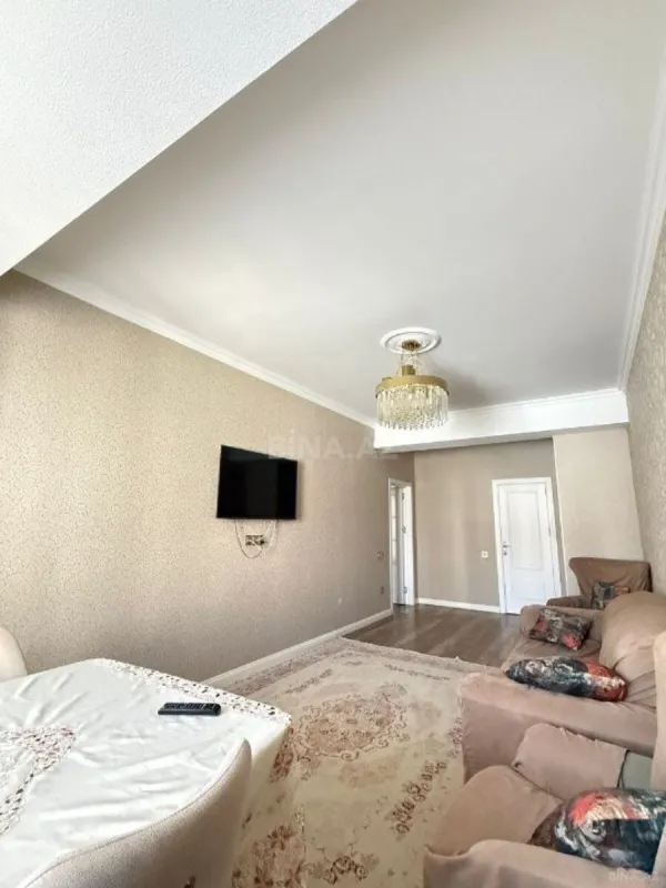 Satılır 4 otaqlı mənzil 165 m²
