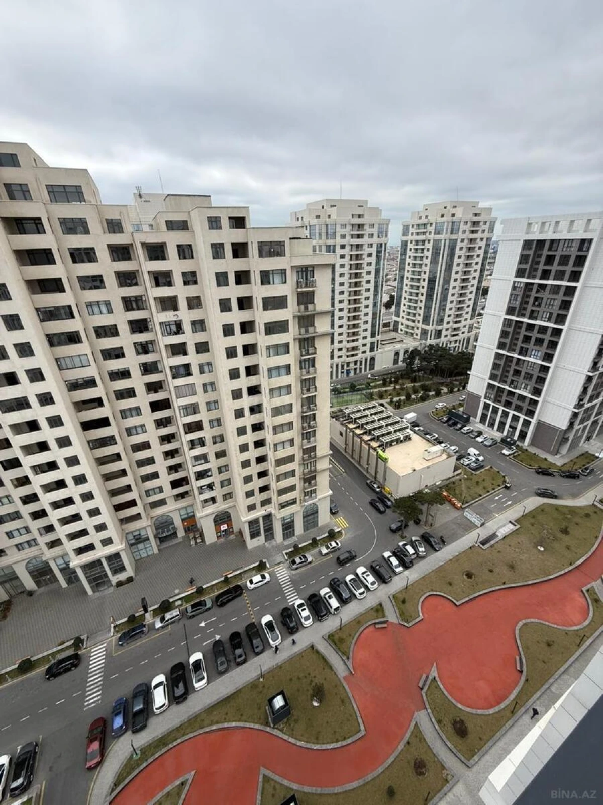 Satılır 2 otaqlı mənzil 73 m²