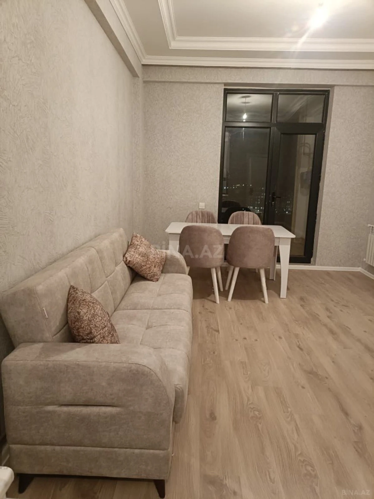 Kirayə verilir 2 otaqlı mənzil 66 m²