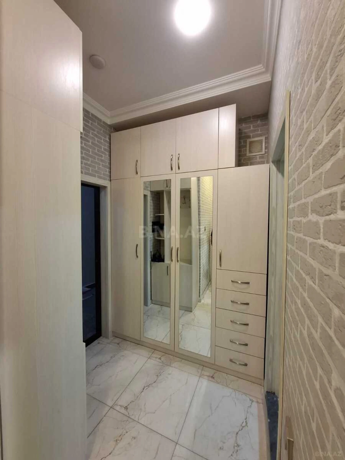 Kirayə verilir 2 otaqlı mənzil 60 m²