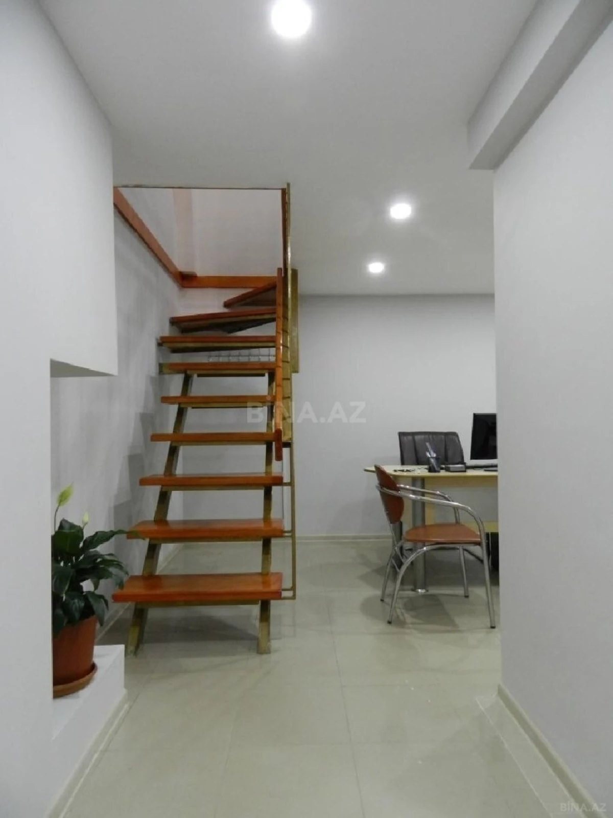 Kirayə verilir 3 otaqlı ofis 60 m²