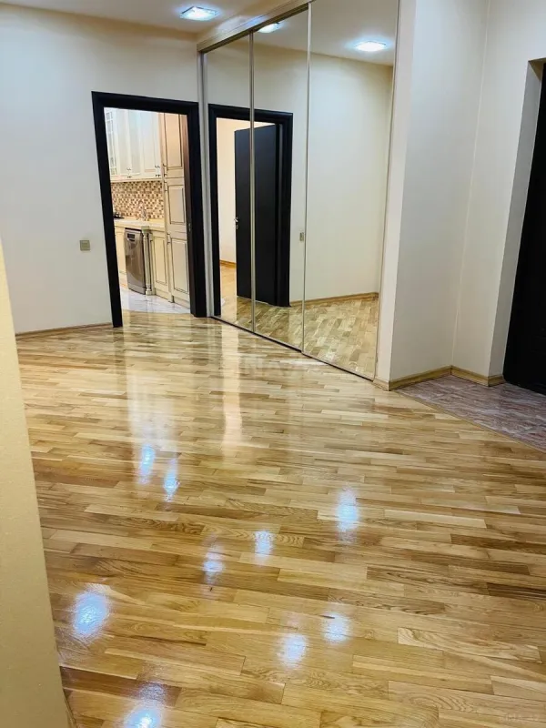 Kirayə verilir 4 otaqlı mənzil 155 m²