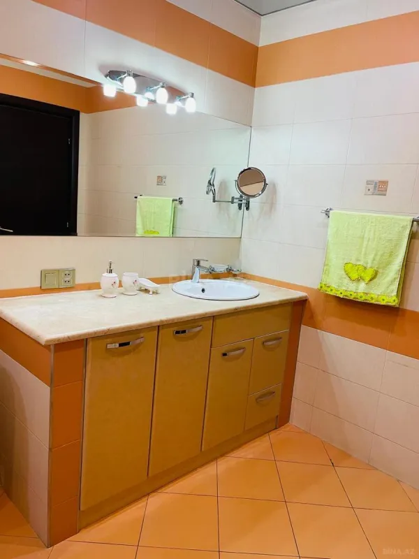 Kirayə verilir 4 otaqlı mənzil 155 m²