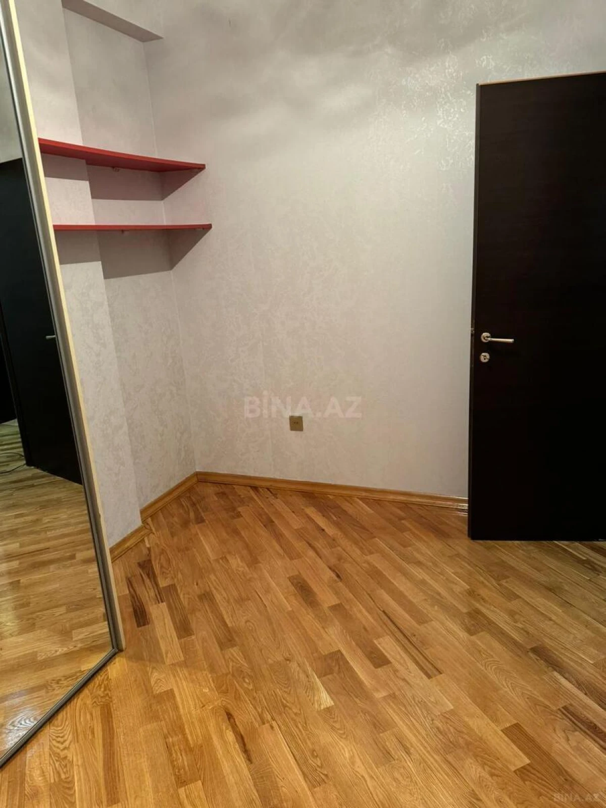 Kirayə verilir 4 otaqlı mənzil 155 m²