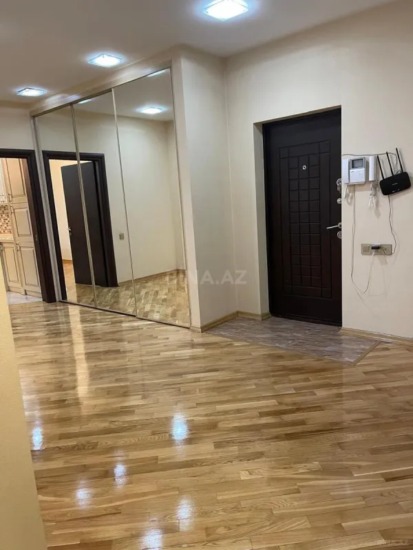 Kirayə verilir 4 otaqlı mənzil 155 m²
