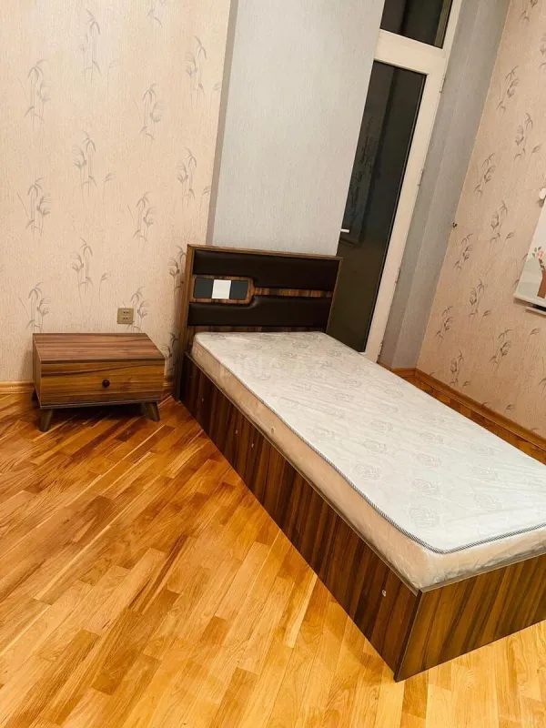 Kirayə verilir 4 otaqlı mənzil 155 m²