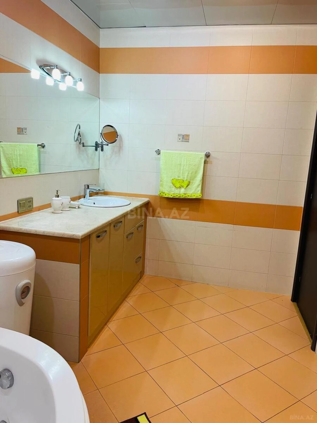 Kirayə verilir 4 otaqlı mənzil 155 m²