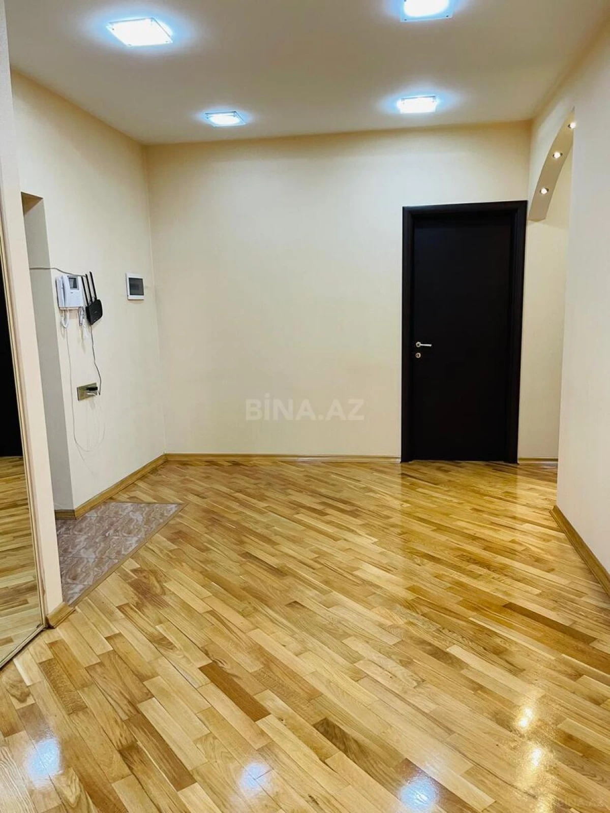 Kirayə verilir 4 otaqlı mənzil 155 m²