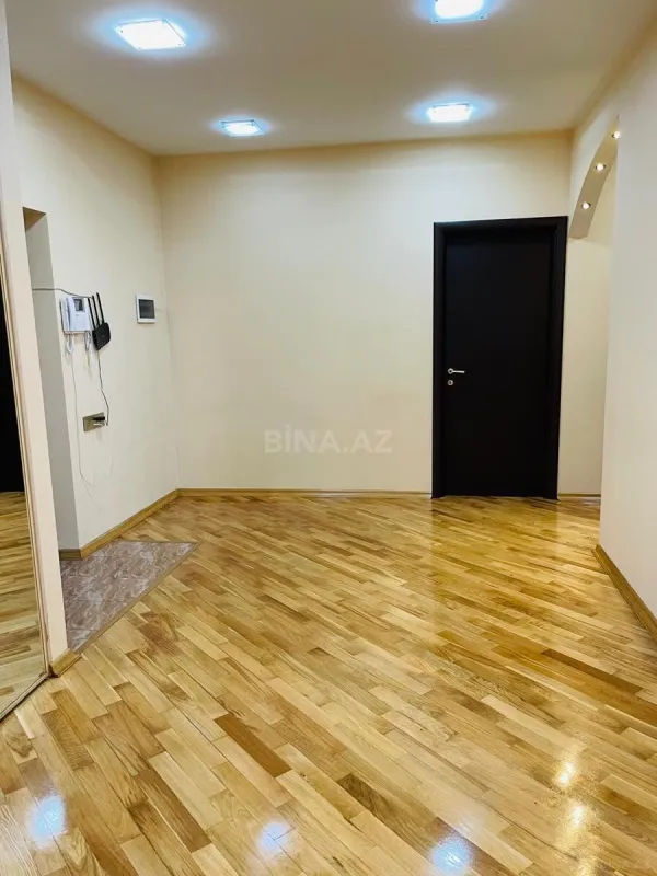 Kirayə verilir 4 otaqlı mənzil 155 m²