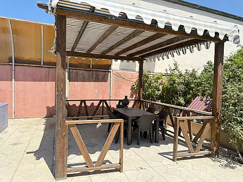 Satılır 7 otaqlı həyət evi 250 m²