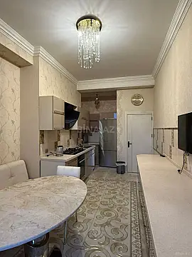 Kirayə verilir 4 otaqlı mənzil 153 m²