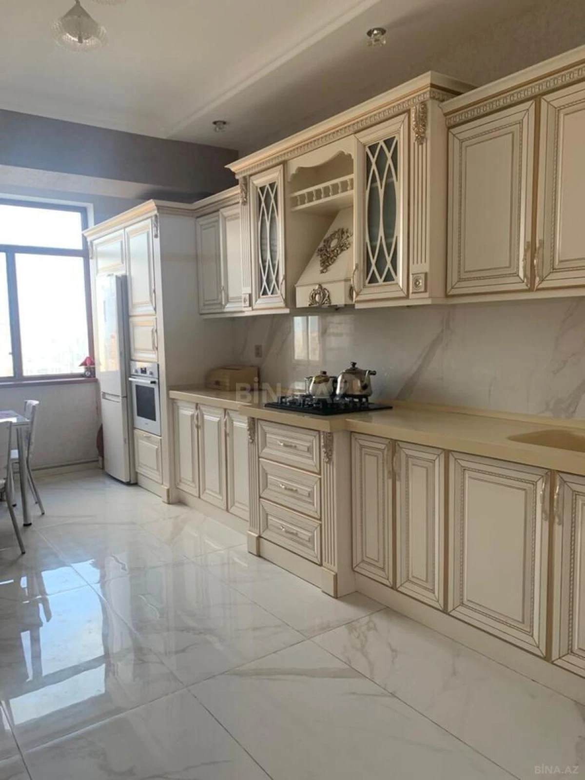 Satılır 3 otaqlı mənzil 147 m²