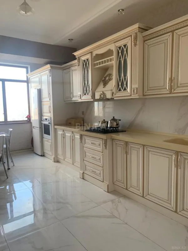 Satılır 3 otaqlı mənzil 147 m²