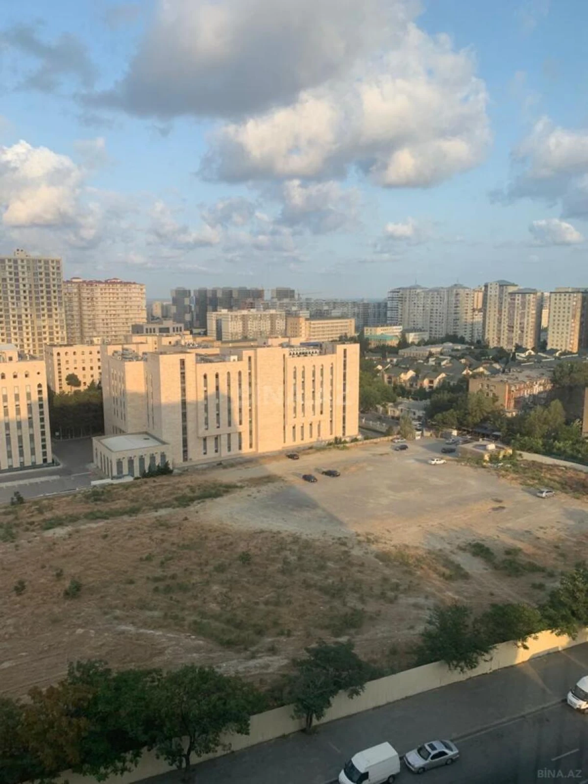 Satılır 3 otaqlı mənzil 147 m²