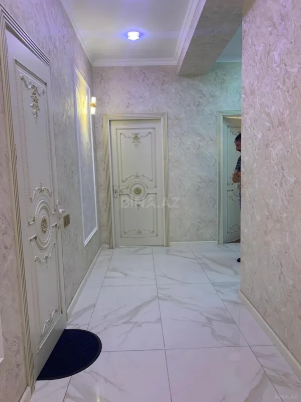 Satılır 3 otaqlı mənzil 147 m²