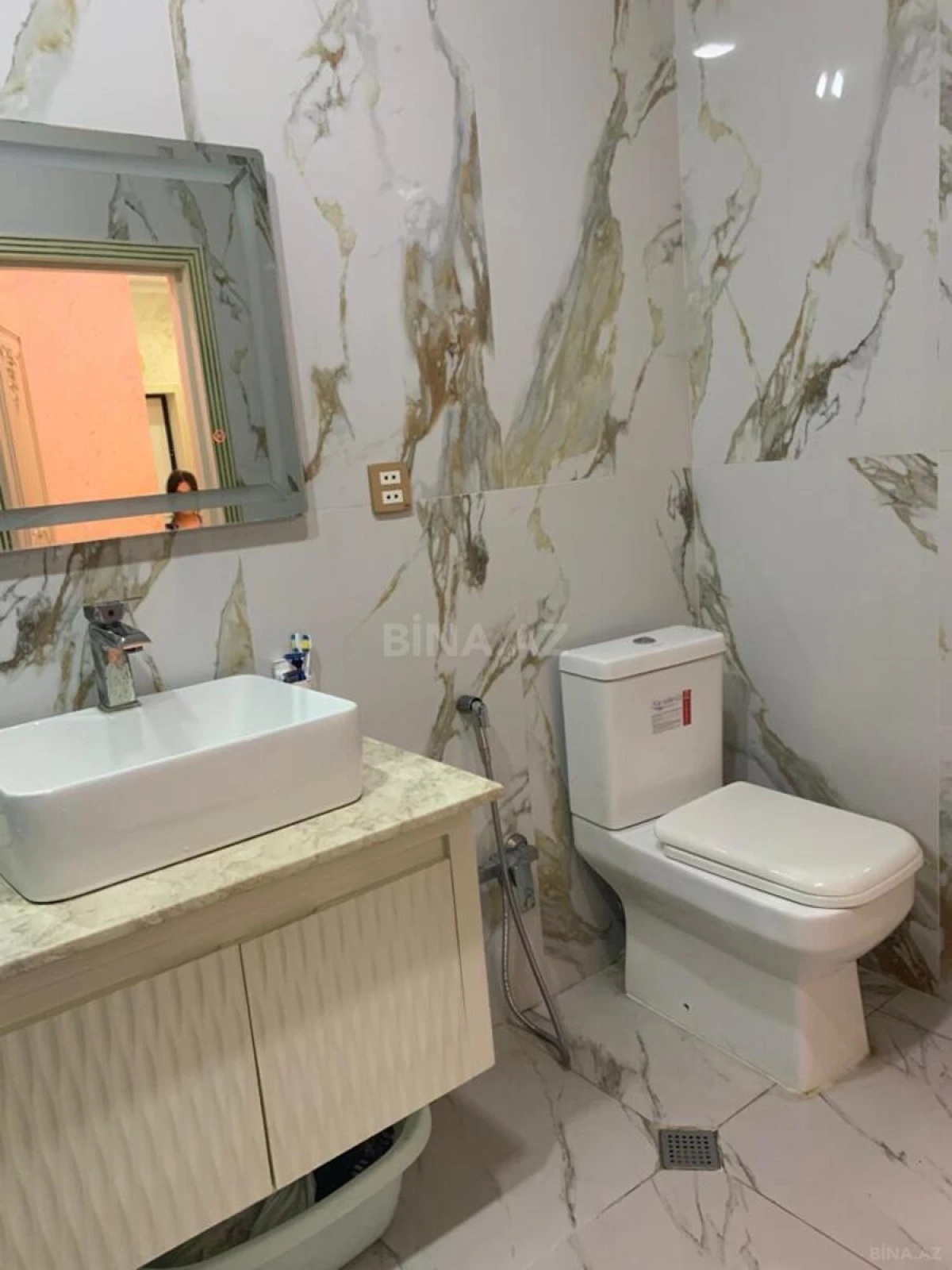 Satılır 3 otaqlı mənzil 147 m²