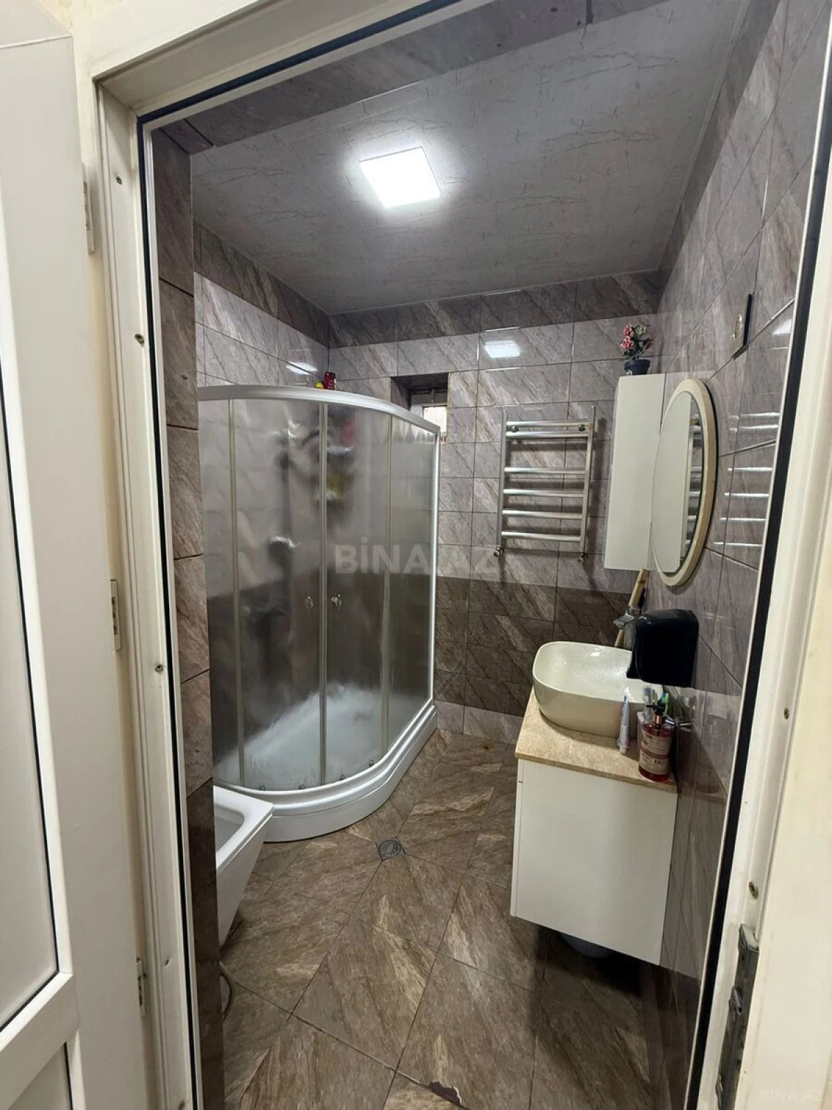 Satılır 5 otaqlı həyət evi 300 m²