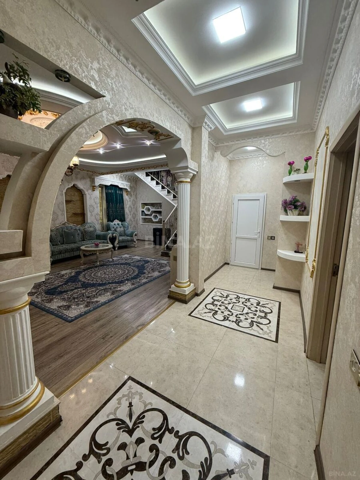 Satılır 5 otaqlı həyət evi 300 m²