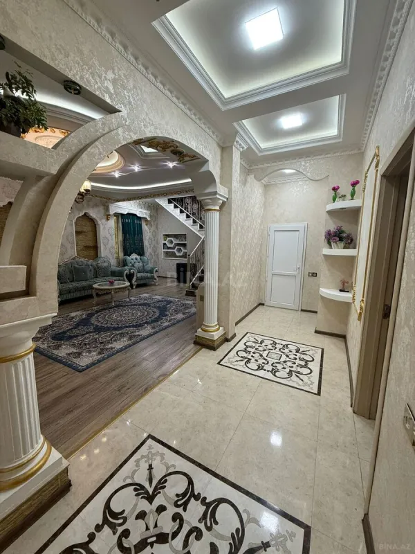 Satılır 5 otaqlı həyət evi 300 m²