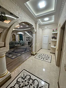 Satılır 5 otaqlı həyət evi 300 m²