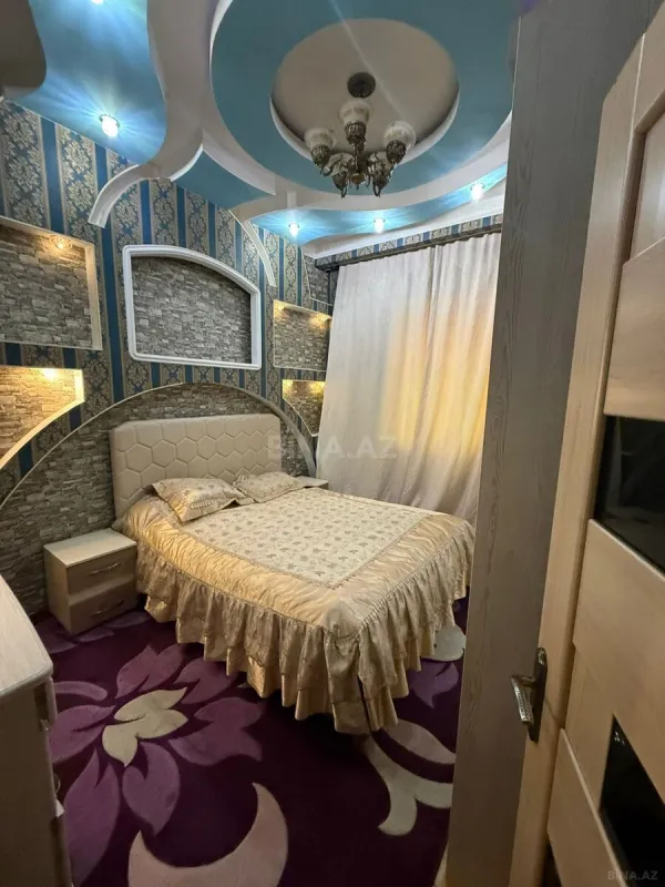 Satılır 5 otaqlı həyət evi 300 m²