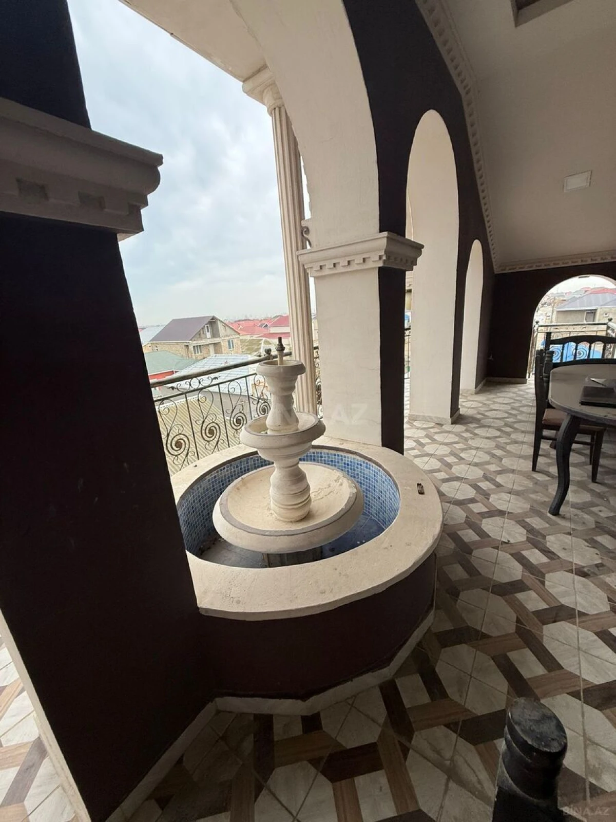 Satılır 5 otaqlı həyət evi 300 m²