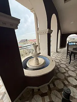 Satılır 5 otaqlı həyət evi 300 m²