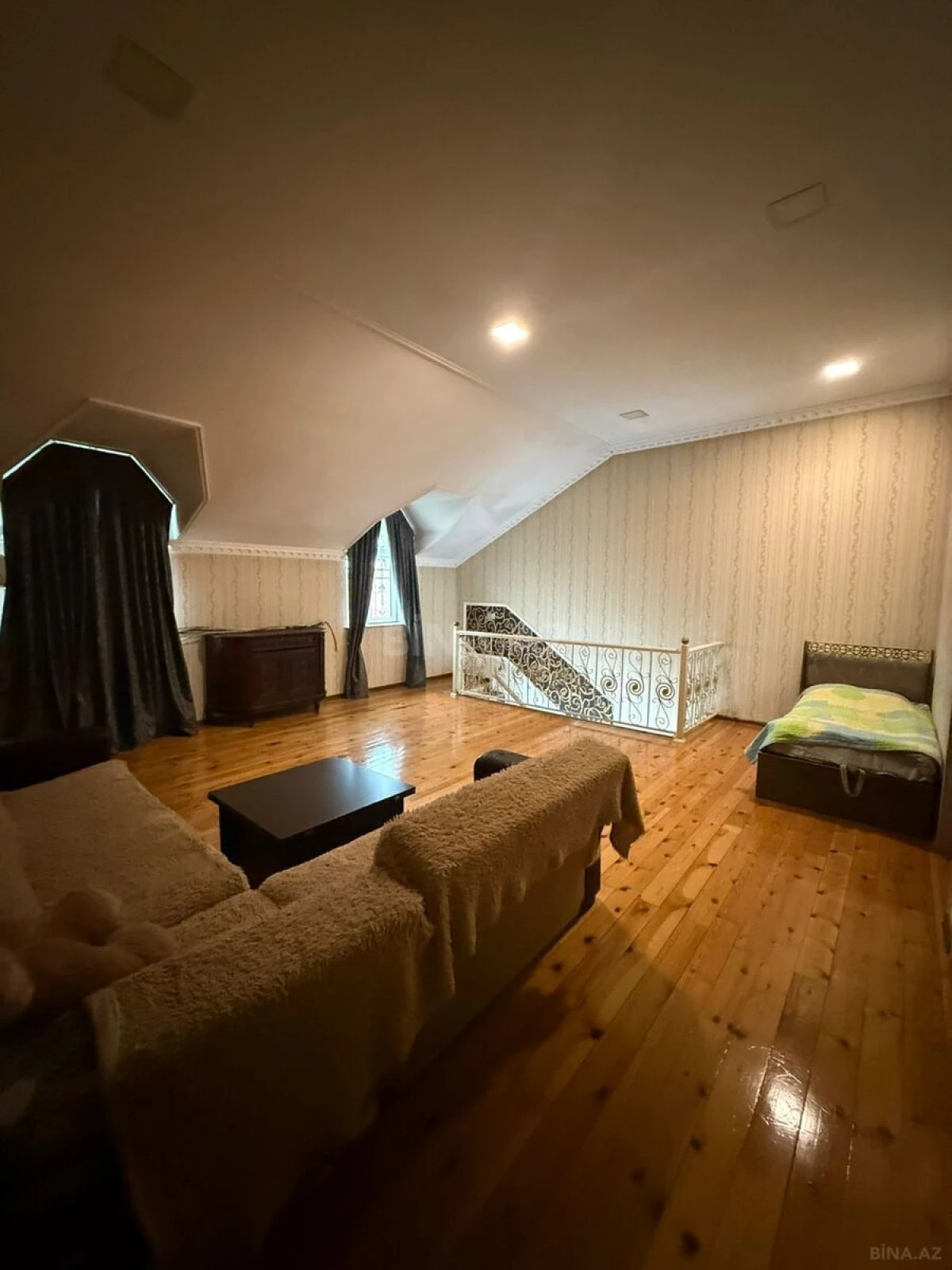 Satılır 5 otaqlı həyət evi 300 m²