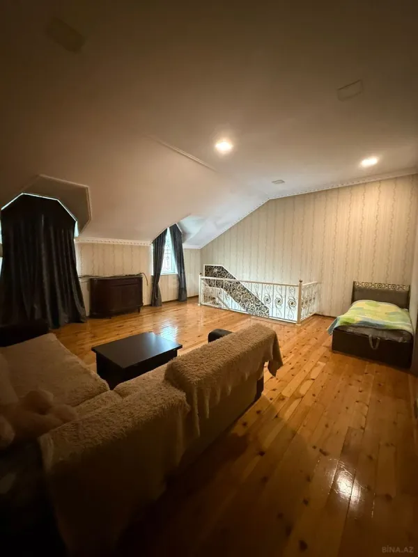 Satılır 5 otaqlı həyət evi 300 m²