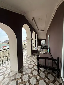 Satılır 5 otaqlı həyət evi 300 m²