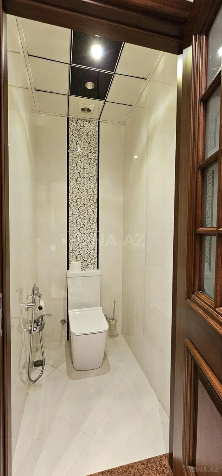 Satılır 7 otaqlı mənzil 328 m²