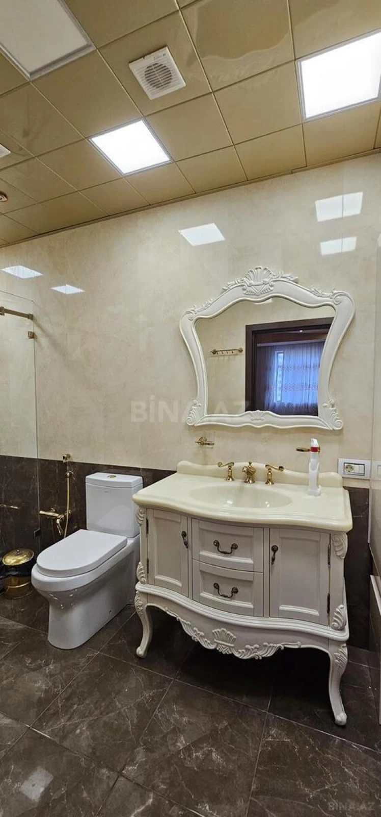 Satılır 7 otaqlı mənzil 328 m²
