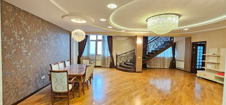 Satılır 7 otaqlı mənzil 328 m²