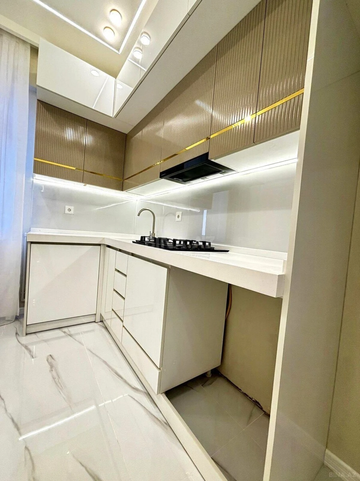 Satılır 2 otaqlı mənzil 71 m²