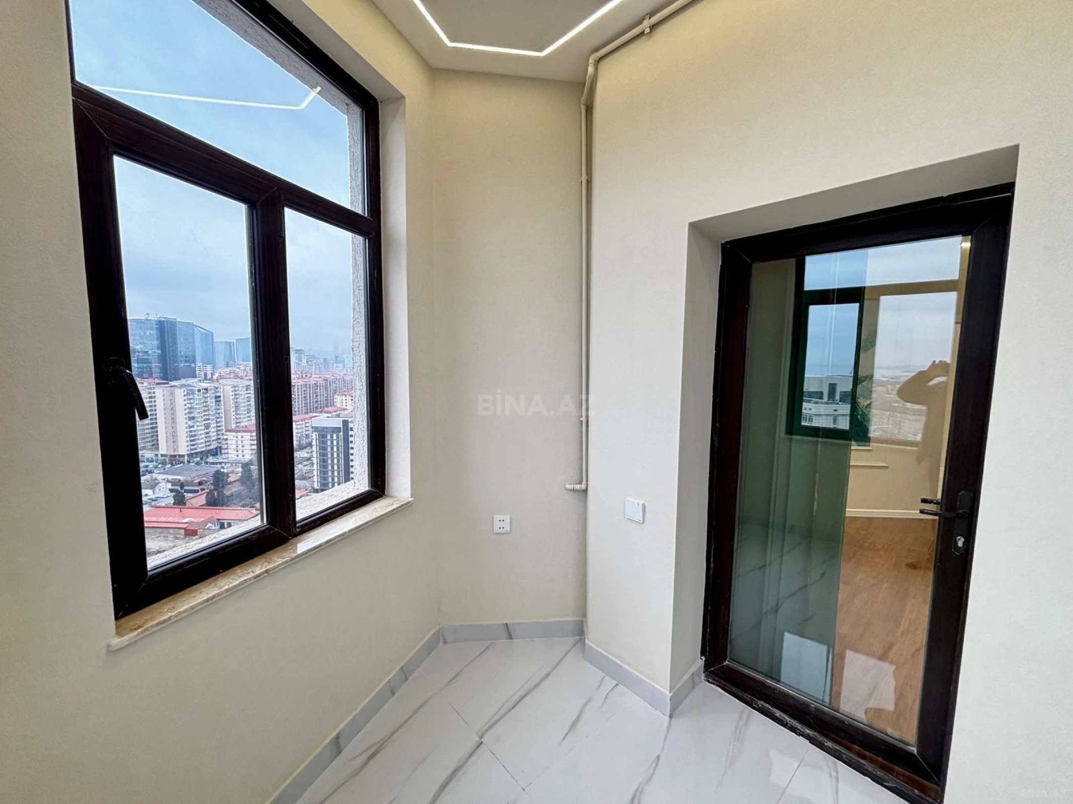 Satılır 2 otaqlı mənzil 71 m²
