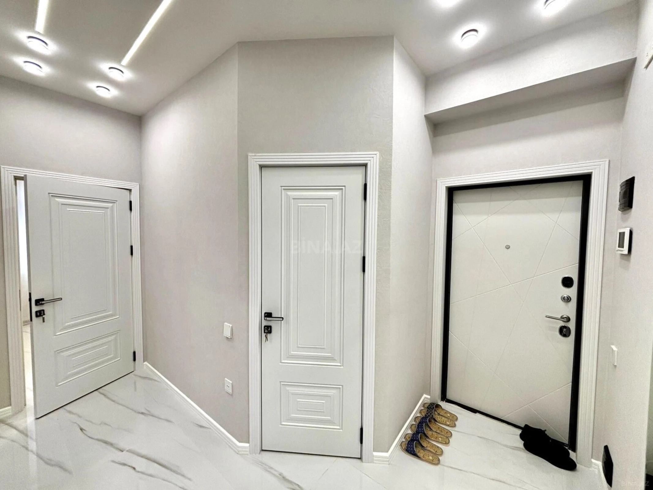 Satılır 2 otaqlı mənzil 71 m²