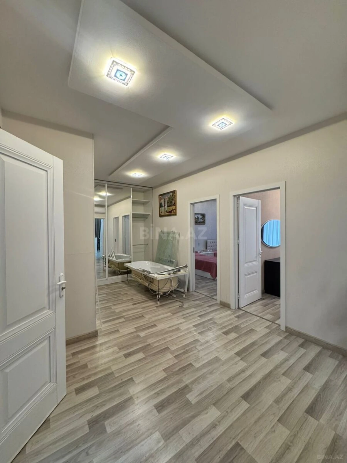 Satılır 4 otaqlı mənzil 148 m²