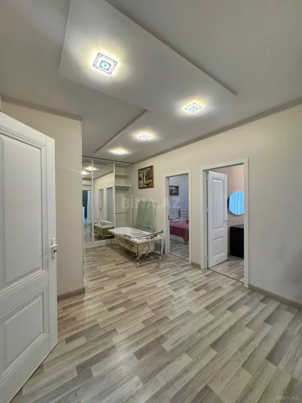 Satılır 4 otaqlı mənzil 148 m²
