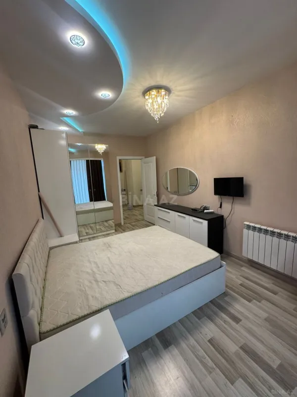 Satılır 4 otaqlı mənzil 148 m²