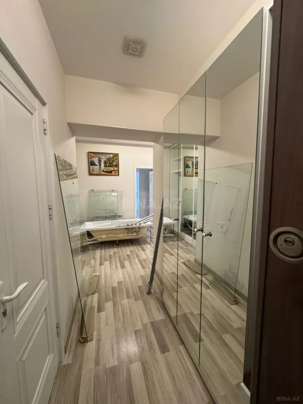 Satılır 4 otaqlı mənzil 148 m²