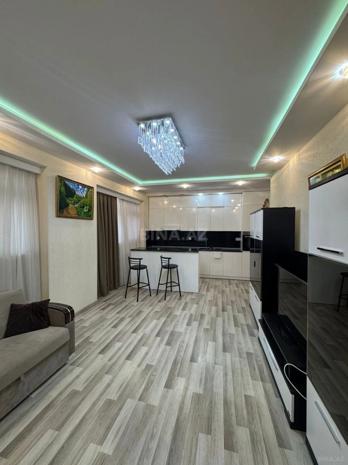Satılır 4 otaqlı mənzil 148 m²