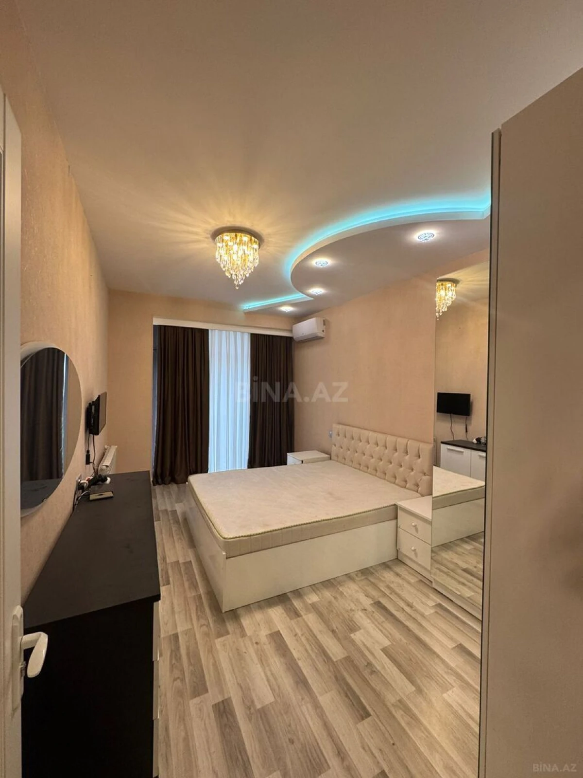 Satılır 4 otaqlı mənzil 148 m²