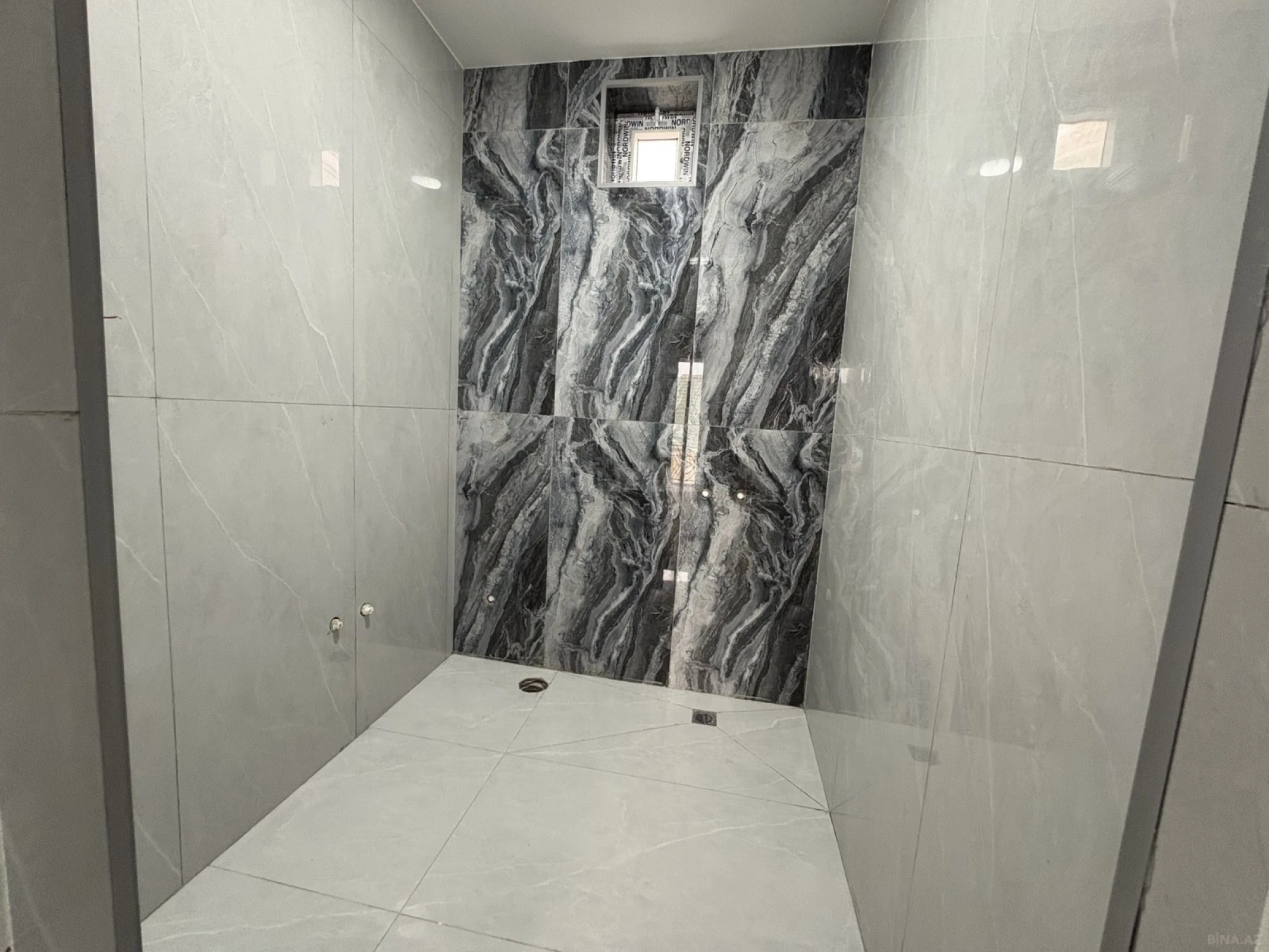 Satılır 5 otaqlı həyət evi 140 m²