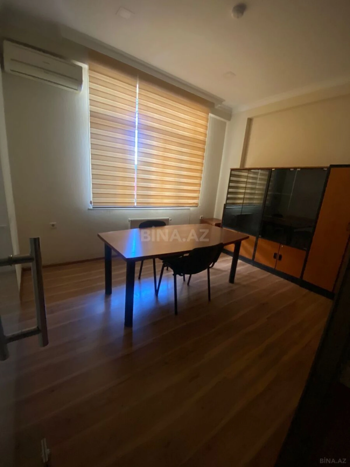 Kirayə verilir 6 otaqlı ofis 250 m²