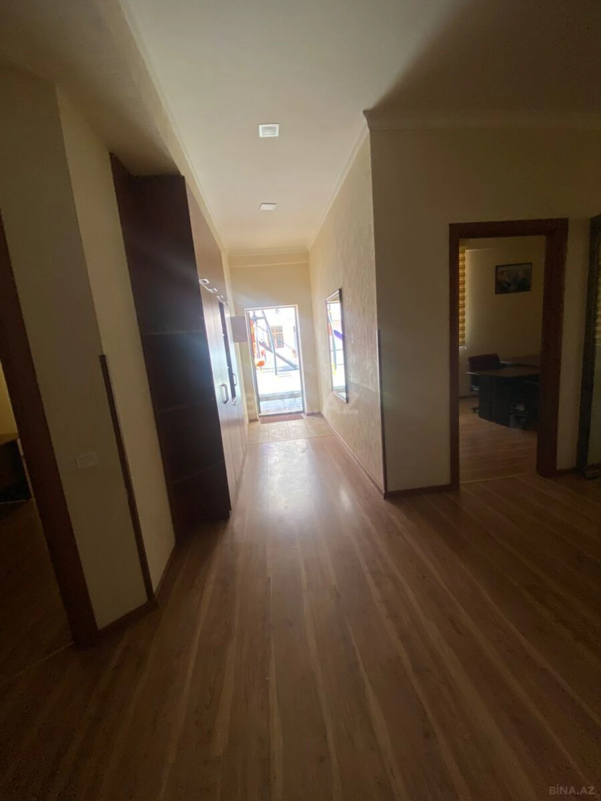 Kirayə verilir 6 otaqlı ofis 250 m²