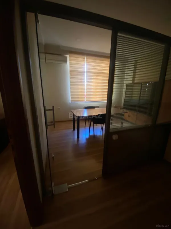 Kirayə verilir 6 otaqlı ofis 250 m²