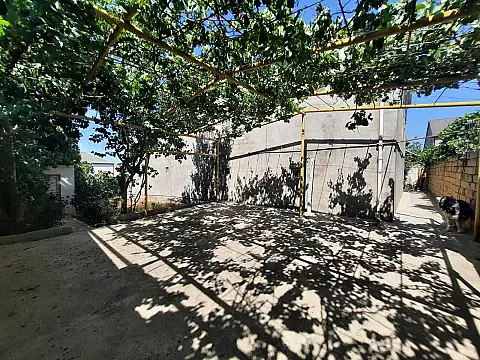 Satılır 8 otaqlı həyət evi 400 m²