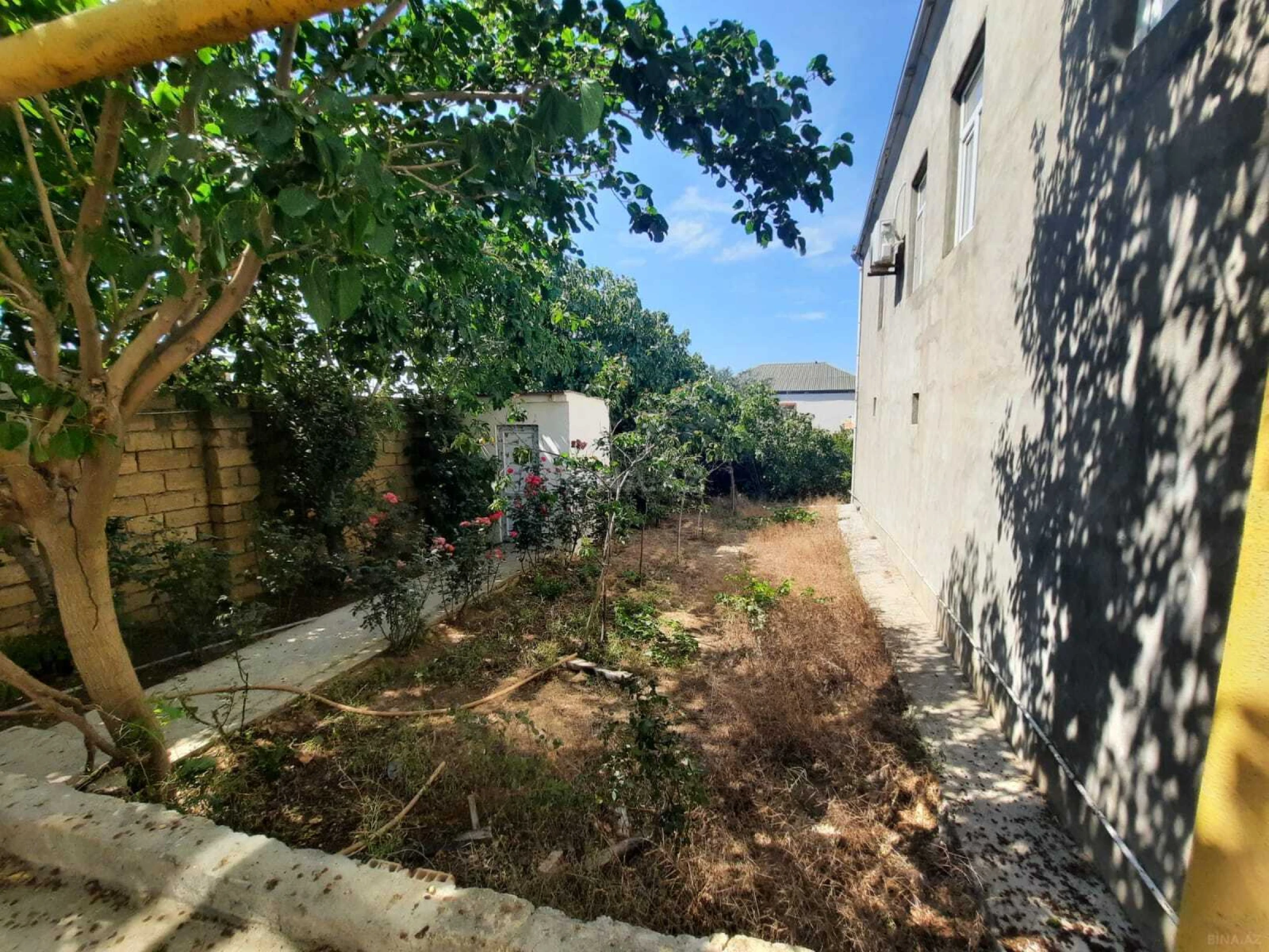 Satılır 8 otaqlı həyət evi 400 m²