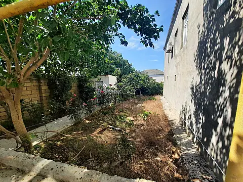 Satılır 8 otaqlı həyət evi 400 m²
